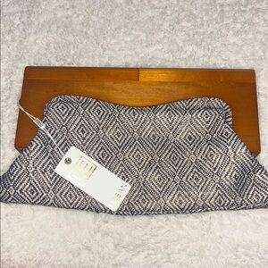 Urban Expressions Black and White Clutch